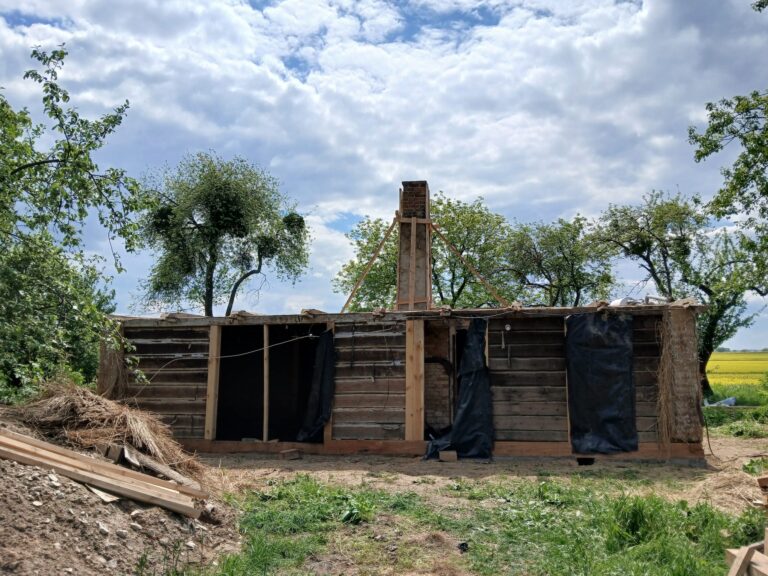 Rozbiórka i przenoszenie starych domów z bali Mazowieckie - rzemieślnicza renowacja konstrukcji